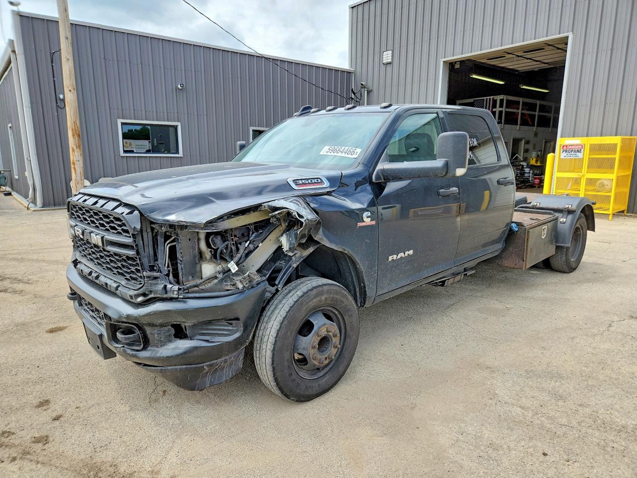 2019 Ram 3500 Tradesman, VIN 3C7WRTCL6KG671939 — Перед