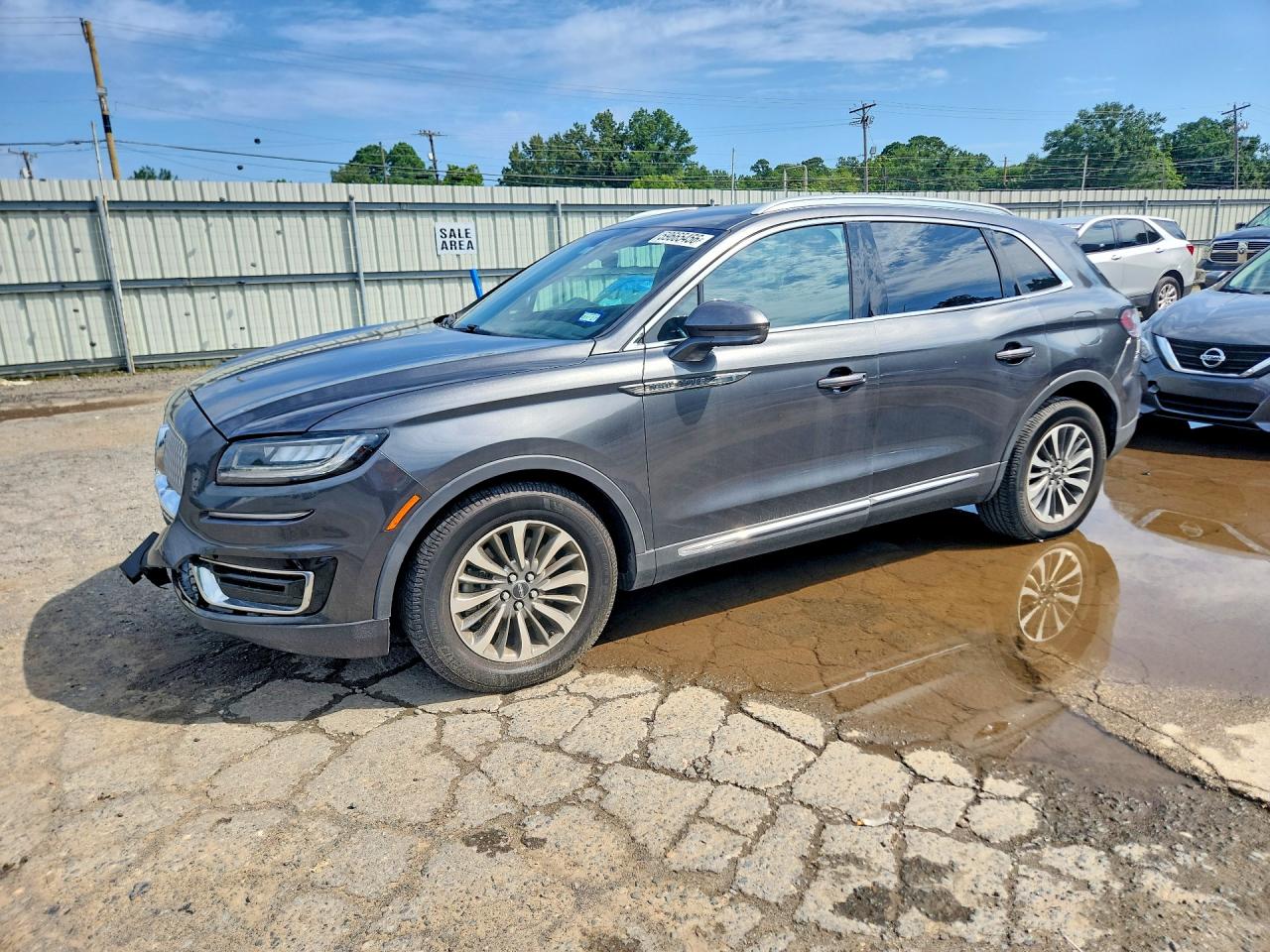 2020 Lincoln Nautilus Standard, VIN 2LMPJ6J99LBL34798 — Front end