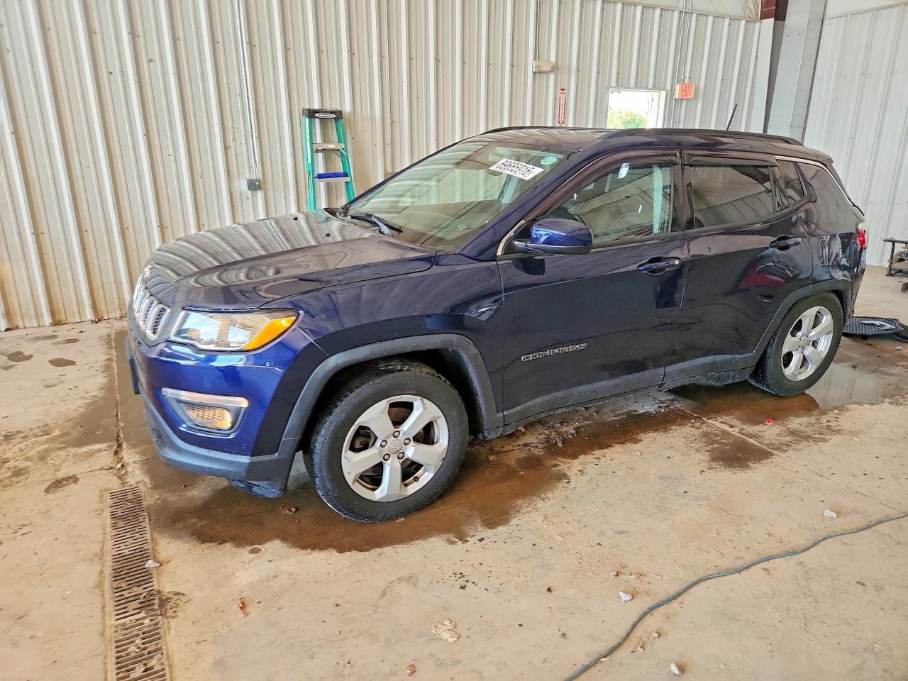 2018 Jeep Compass Altitude, VIN 3C4NJDBB2JT434756 — Rear end