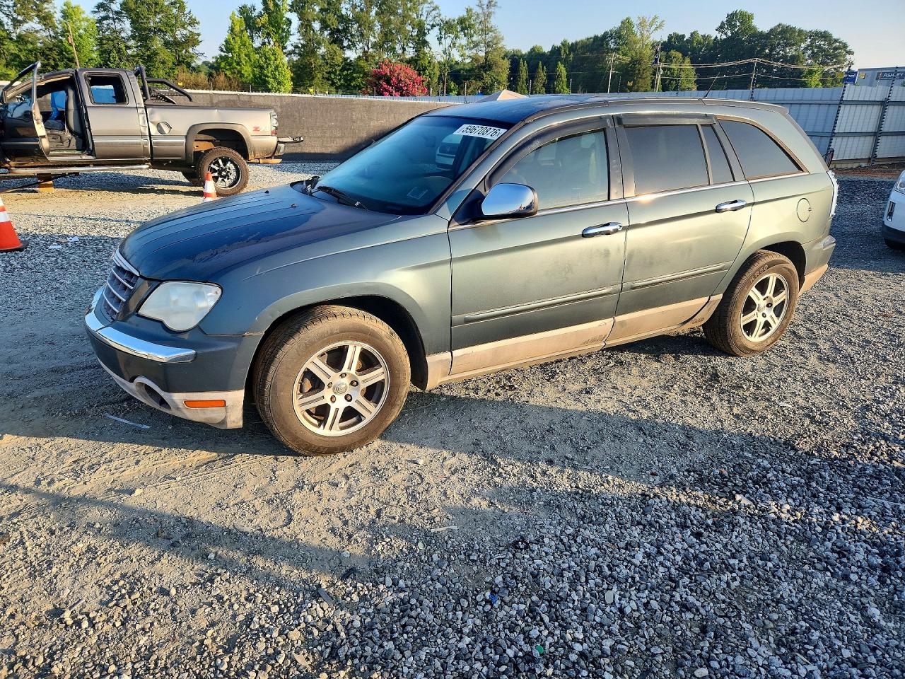 2007 Chrysler Pacifica Touring, VIN 2A8GM68X57R255744 — Rear end