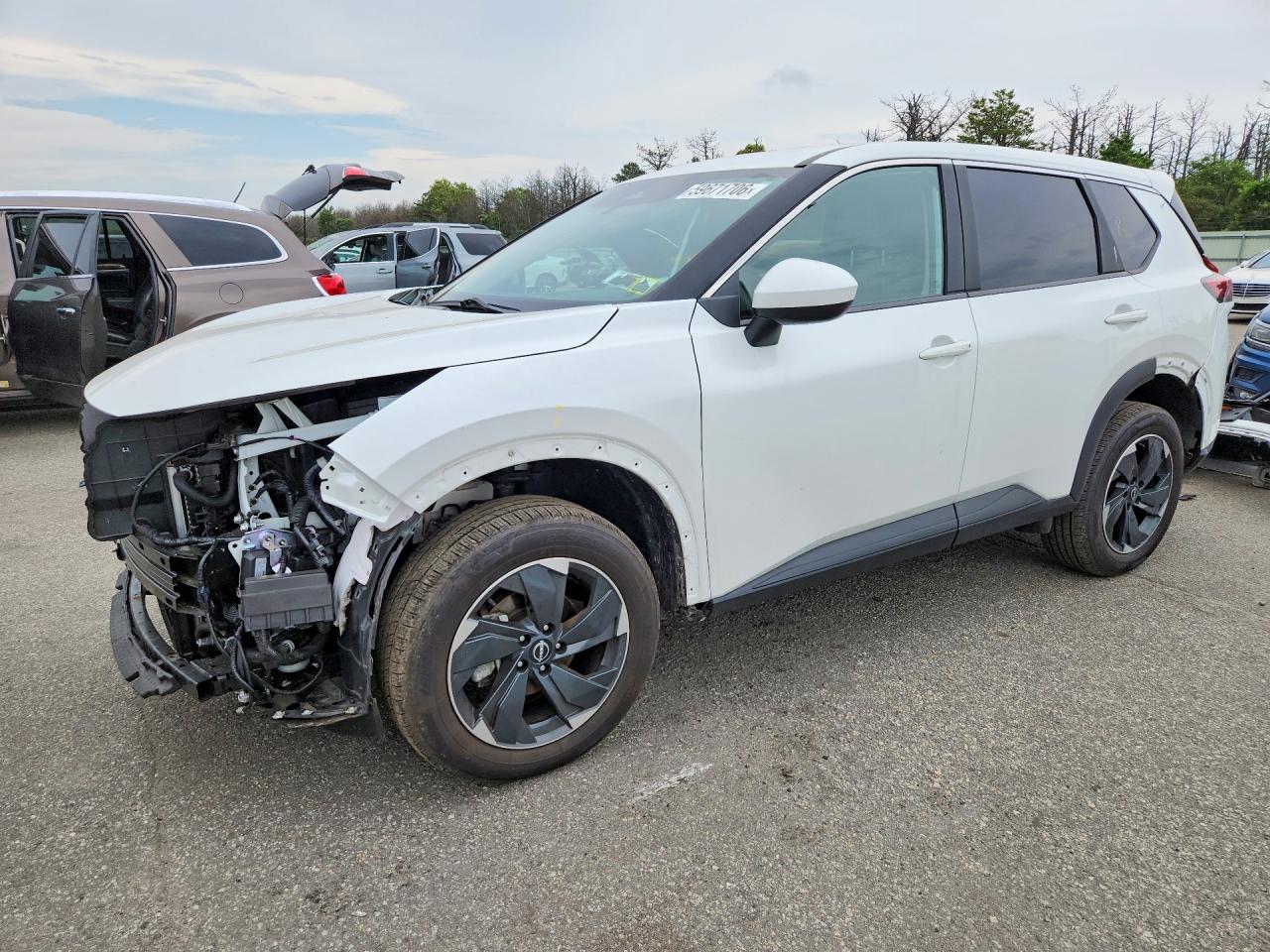 2024 Nissan Rogue SV, VIN 5N1BT3BB7RC714036 — Front end