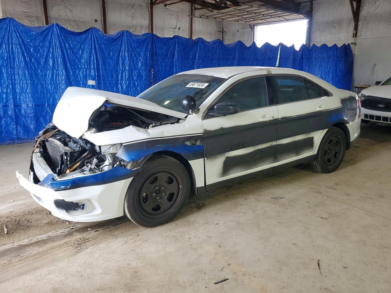 2015 Ford Police Interceptor, VIN 1FAHP2MK1FG204012 — Перед