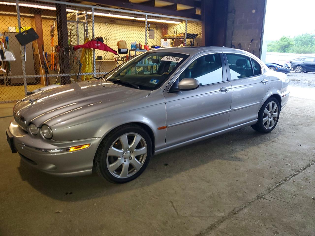2005 Jaguar X-Type 3.0L, VIN SAJWA51A95WE57393 — Front end