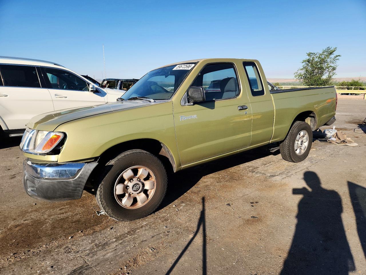 1998 Nissan Frontier XE, VIN 1N6DD26S2WC360613 — Front end
