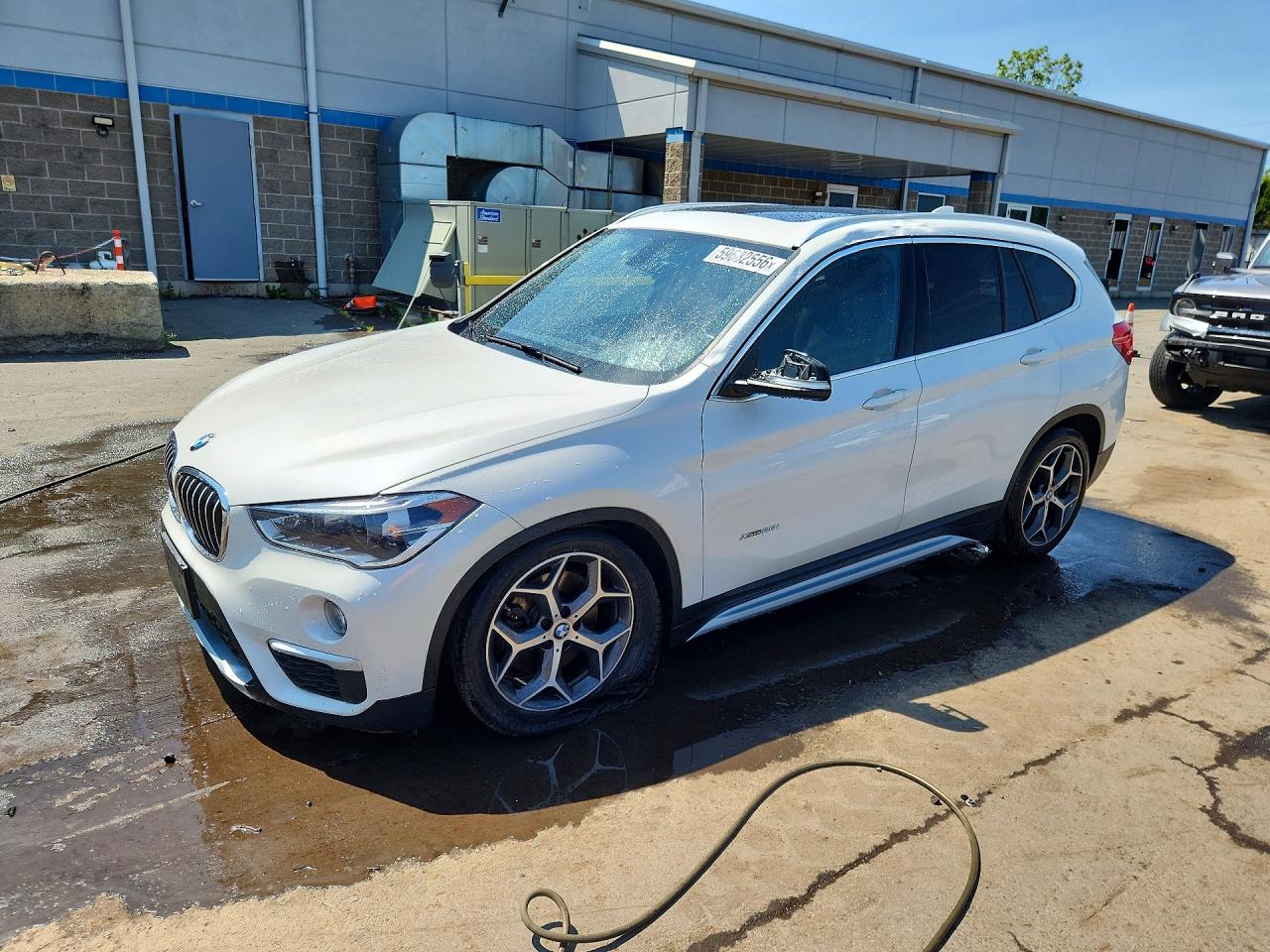 2018 BMW X1 xDrive28i, VIN WBXHT3C38J5K31303 — Side