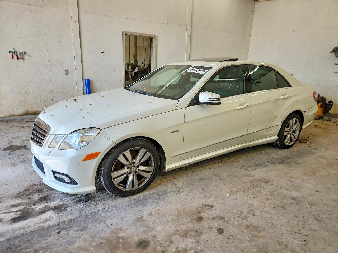 2011 Mercedes-Benz E 350 Luxury, VIN WDDHF2EBXBA465461 — Side