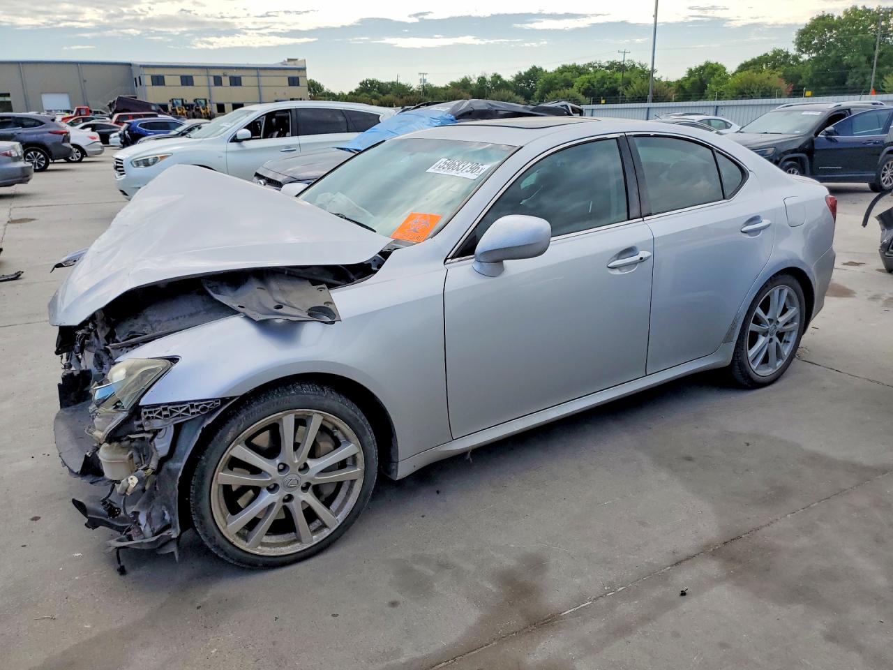 2006 Lexus IS 350, VIN JTHBE262165004549 — Перед