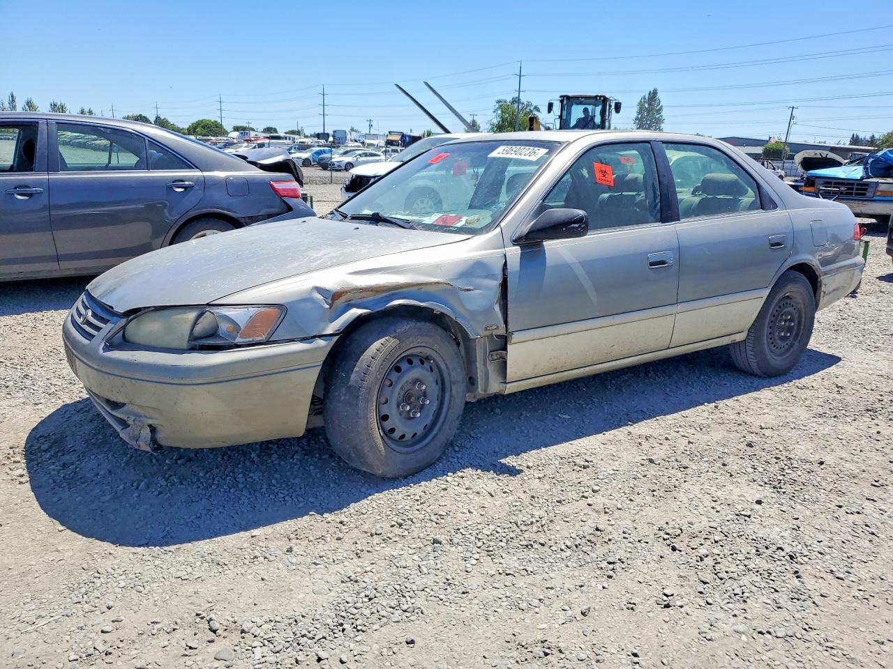 2001 Toyota Camry LE, VIN JT2BF22K510299352 — Front end