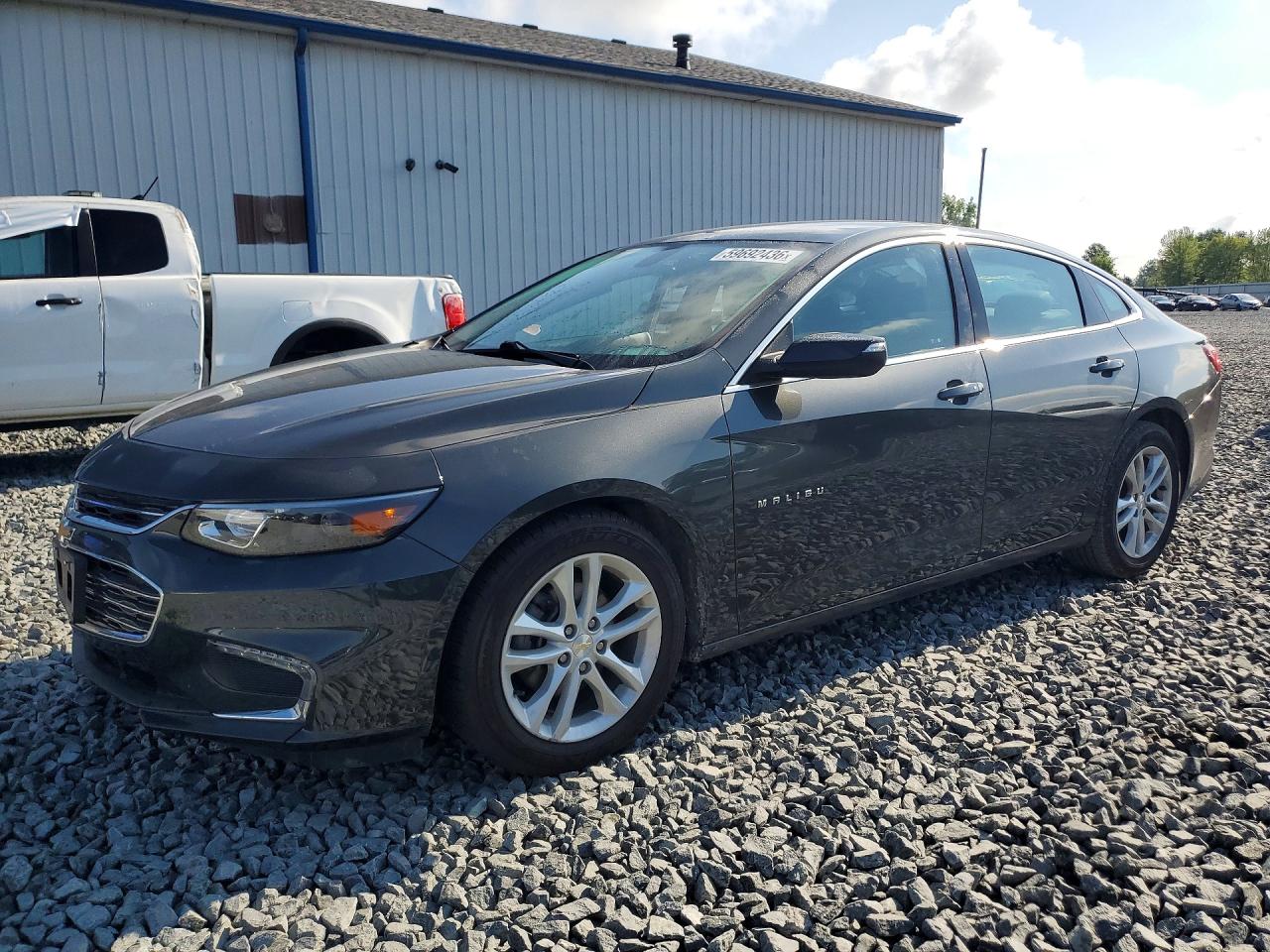 2018 Chevrolet Malibu LT, VIN 1G1ZD5ST8JF255521 — Side