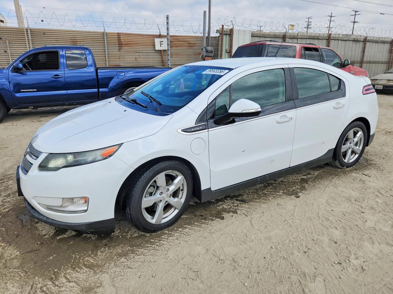 2014 Chevrolet Volt, VIN 1G1RG6E42EU111286 — Side