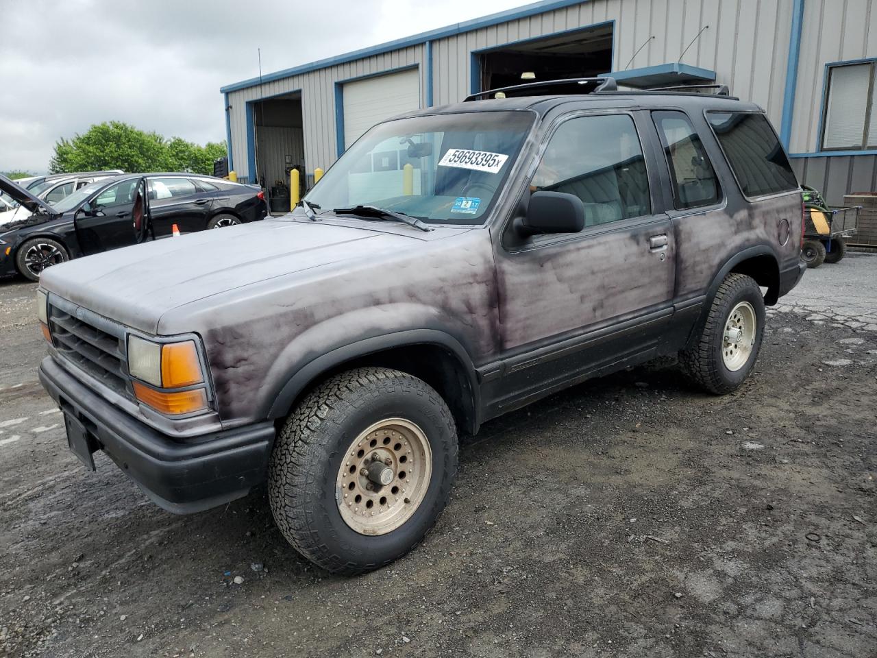 1991 Ford Explorer Eddie Bauer, VIN 1FMCU24X1MUE22373 — Front end