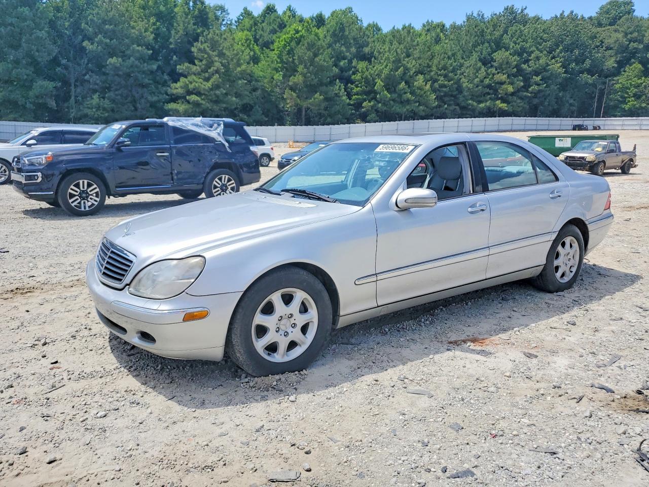 2000 Mercedes-Benz S 320/430/500, VIN WDBNG70JXYA116314 — Minor dents and scratches