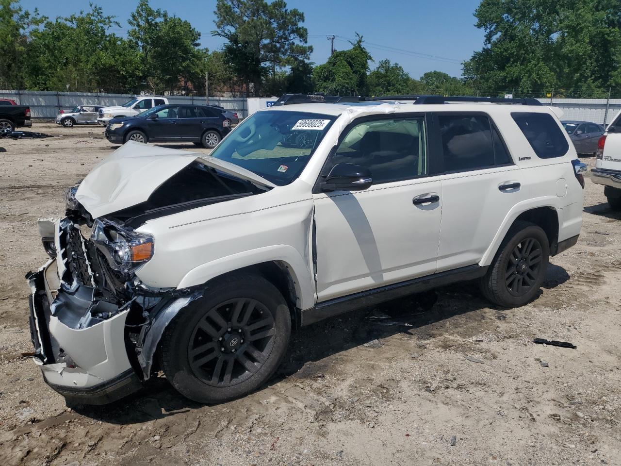 2019 Toyota 4Runner SR5, VIN JTEBU5JR4K5696399 — Front end