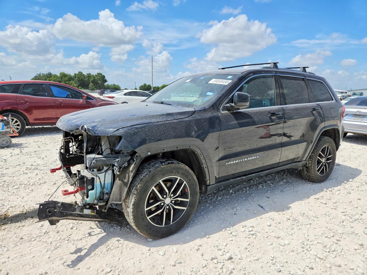 2016 Jeep Grand Cherokee Laredo, VIN 1C4RJFAG9GC307601 — Front end