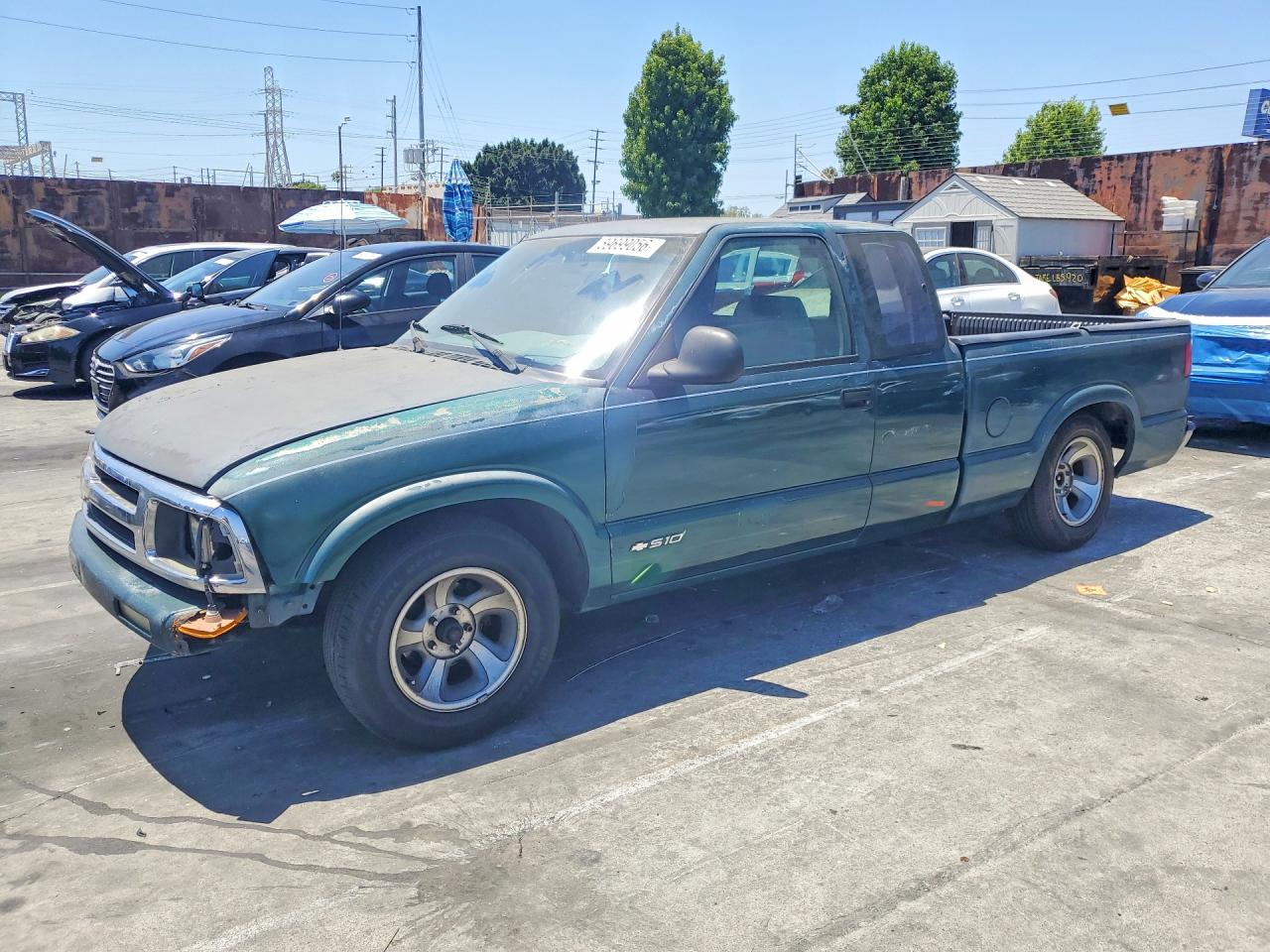 1996 Chevrolet S-10 LS, VIN 1GCCS1946T8107028 — Front end