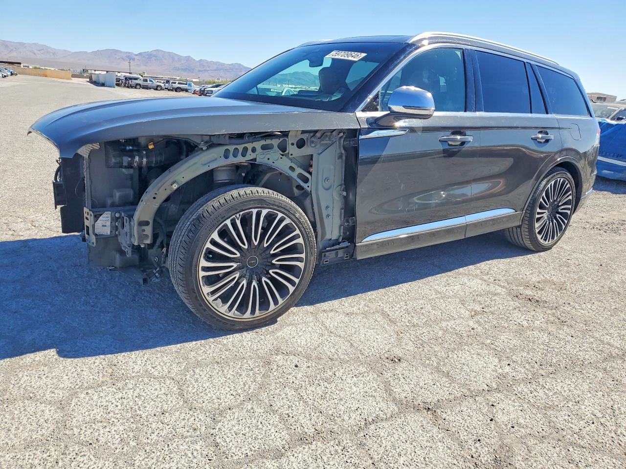 2021 Lincoln Aviator Black Label, VIN 5LM5J9XC5MGL07516 — Front end