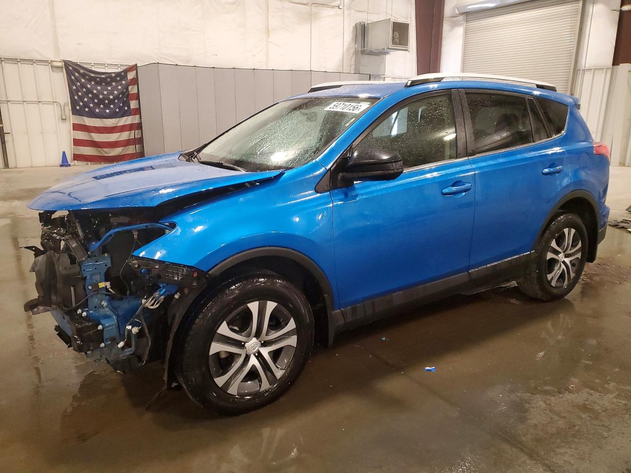 2016 Toyota RAV4 LE, VIN JTMBFREV4GJ078821 — Перед