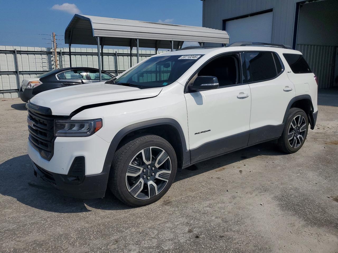 2021 GMC Acadia SLT, VIN 1GKKNMLS1MZ215889 — Перед
