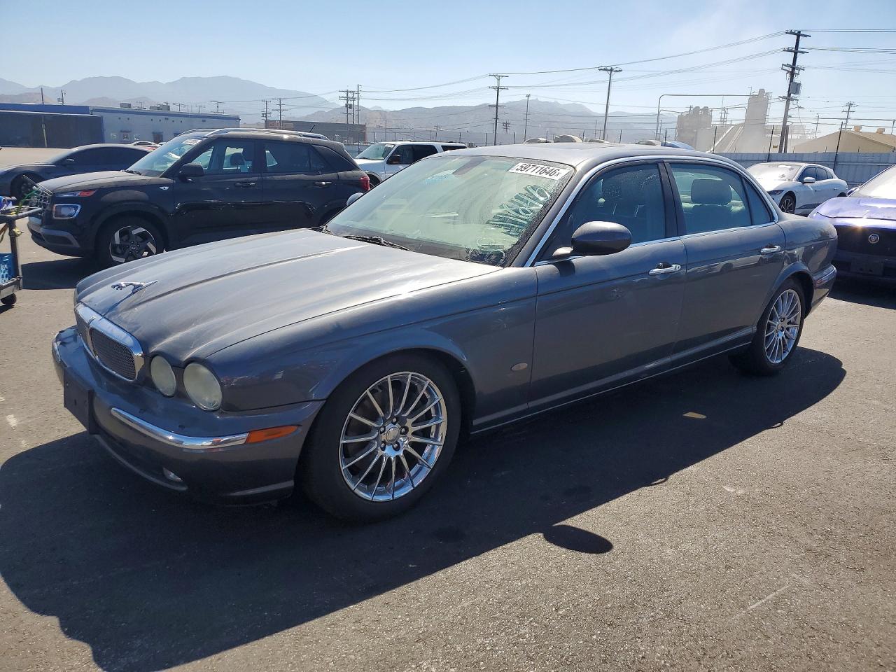 2006 Jaguar XJ 8 LWB, VIN SAJWA79B66SH09019 — Minor dents and scratches