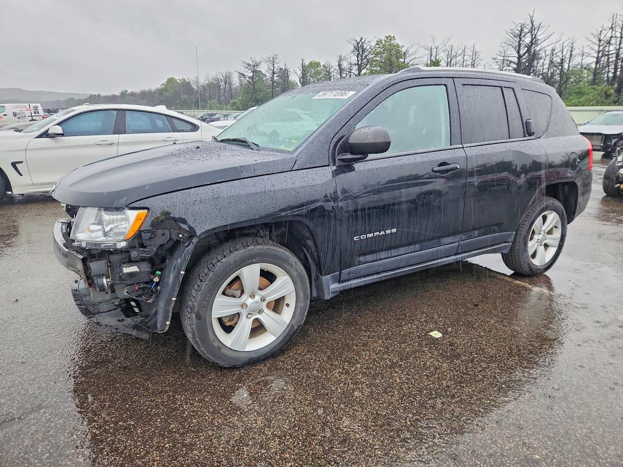 2013 Jeep Compass Sport, VIN 1C4NJDBB5DD245481 — Front end
