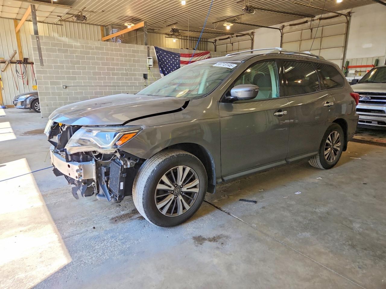 2020 Nissan Pathfinder S, VIN 5N1DR2AN3LC617632 — Перед