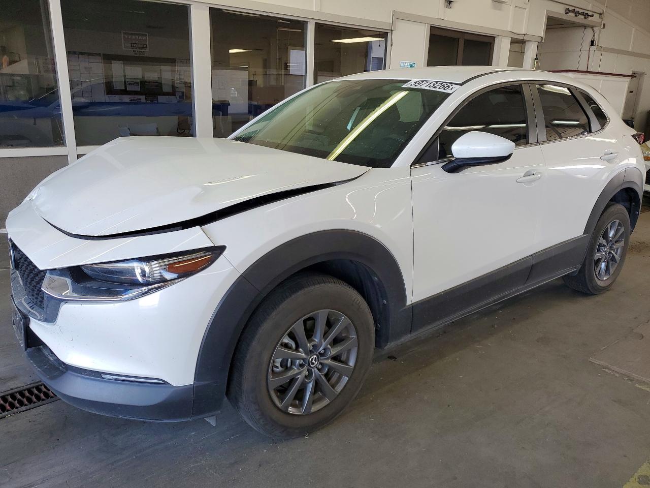 2021 Mazda CX-30 S, VIN 3MVDMBAL2MM205010 — Front end