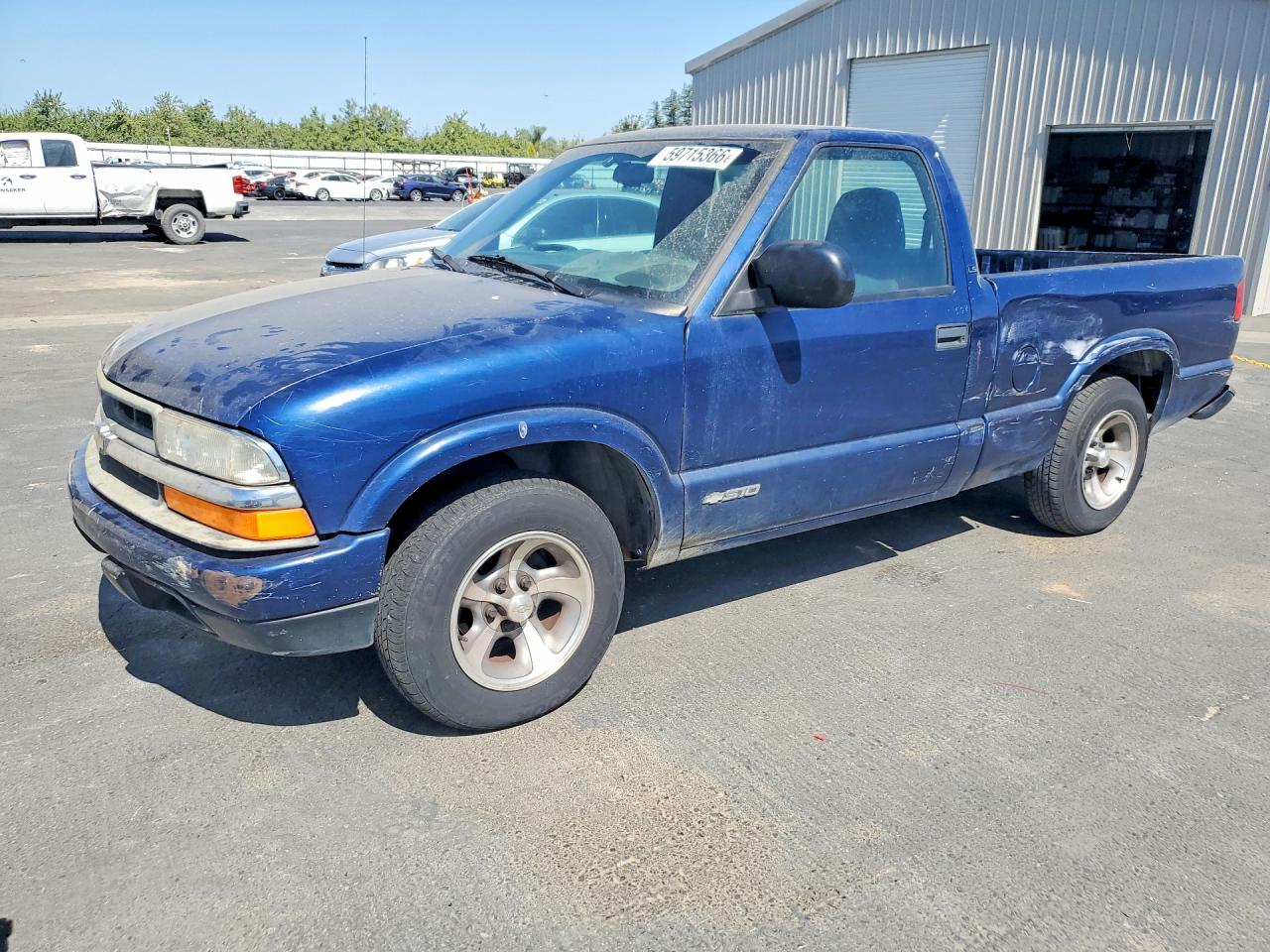 2000 Chevrolet S-10 LS, VIN 1GCCS1457YK269812 — Side