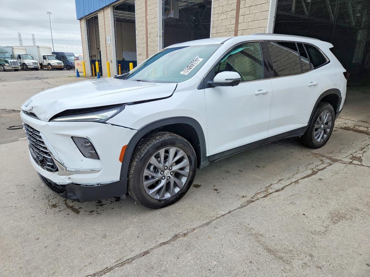 2026 Buick Enclave Preferred, VIN 5GAEVAKS1TJ267790 — Перед