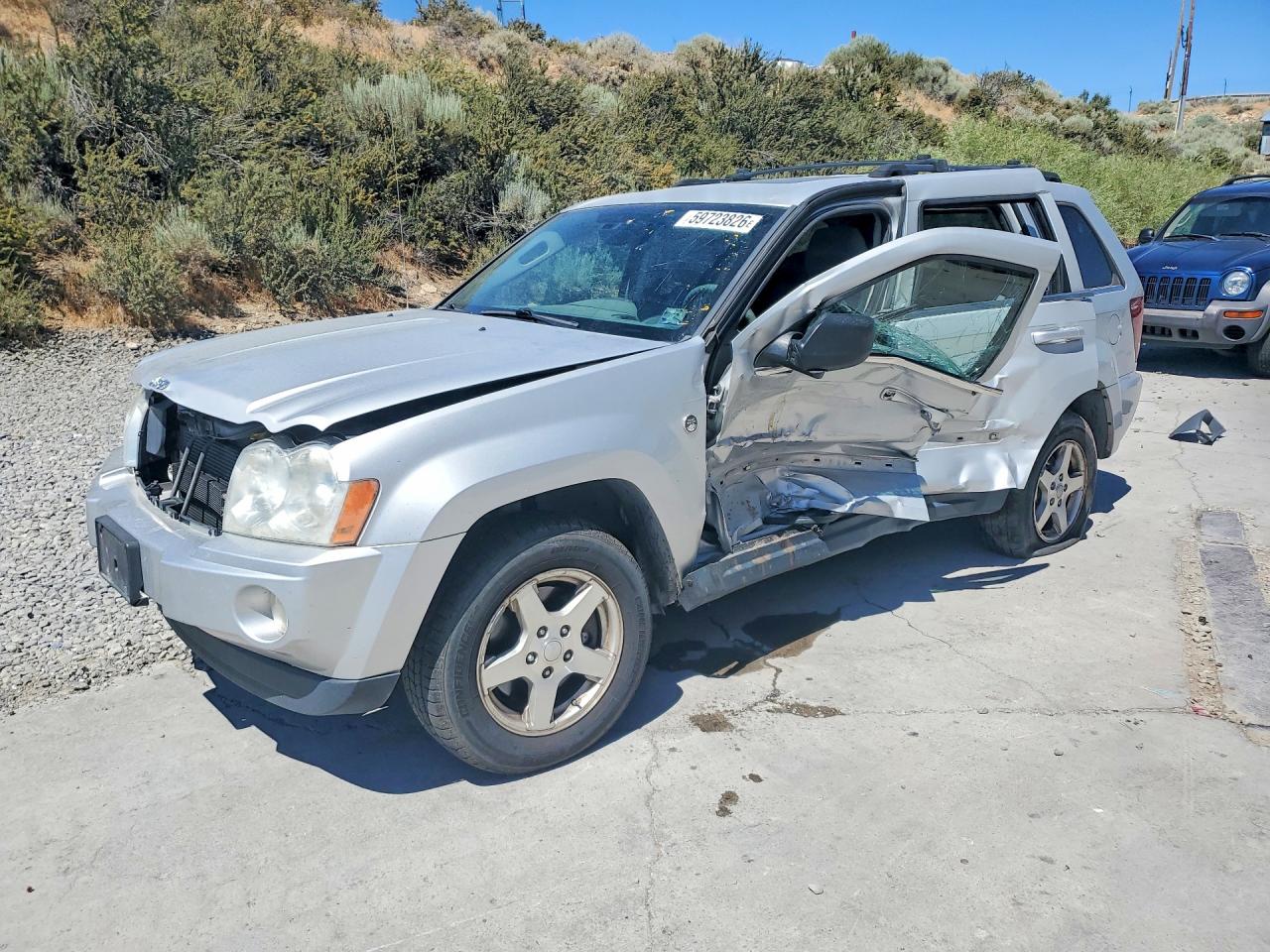 2005 Jeep Grand Cherokee Limited, VIN 1J4HR58N45C703624 — Side