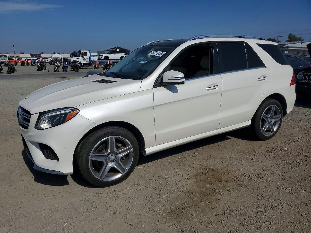 2016 Mercedes-Benz GLE 400, VIN 4JGDA5GB5GA633211 — Minor dents and scratches