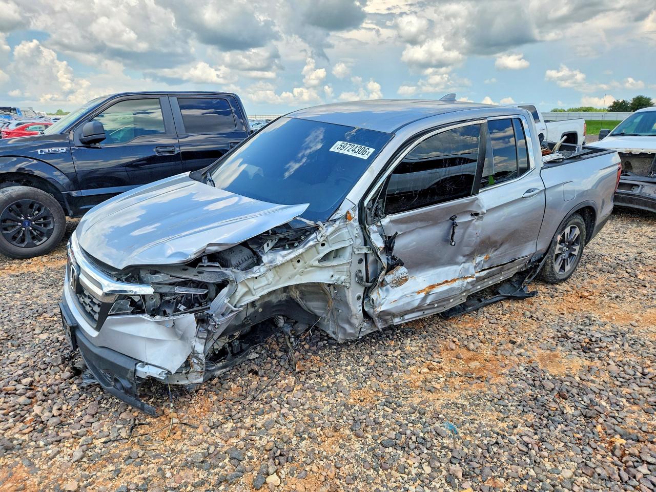2018 Honda Ridgeline RTL-T, VIN 5FPYK3F69JB004312 — Front end