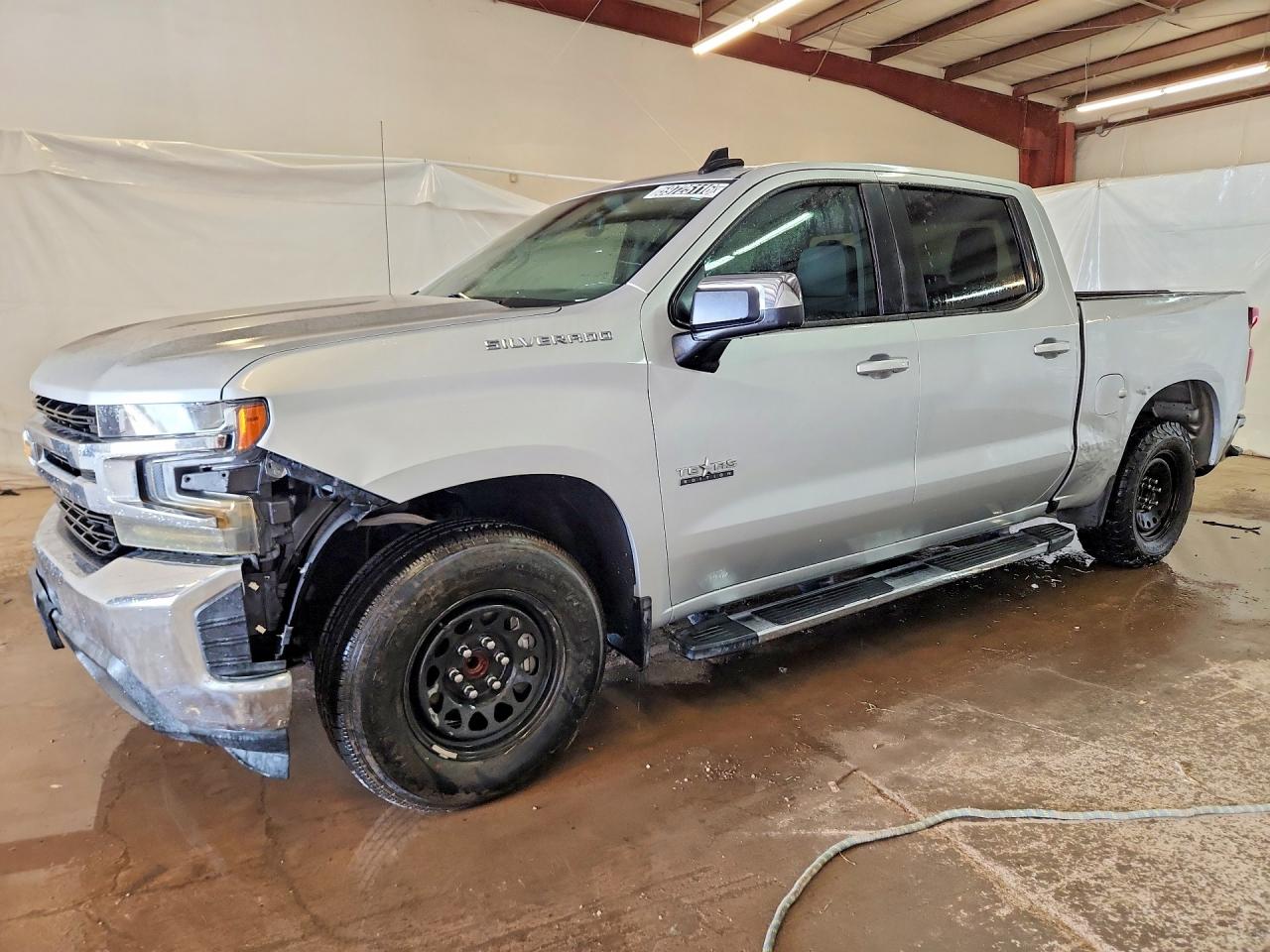 2021 Chevrolet Silverado 1500 LT, VIN 1GCPWCEK7MZ133283 — Front end