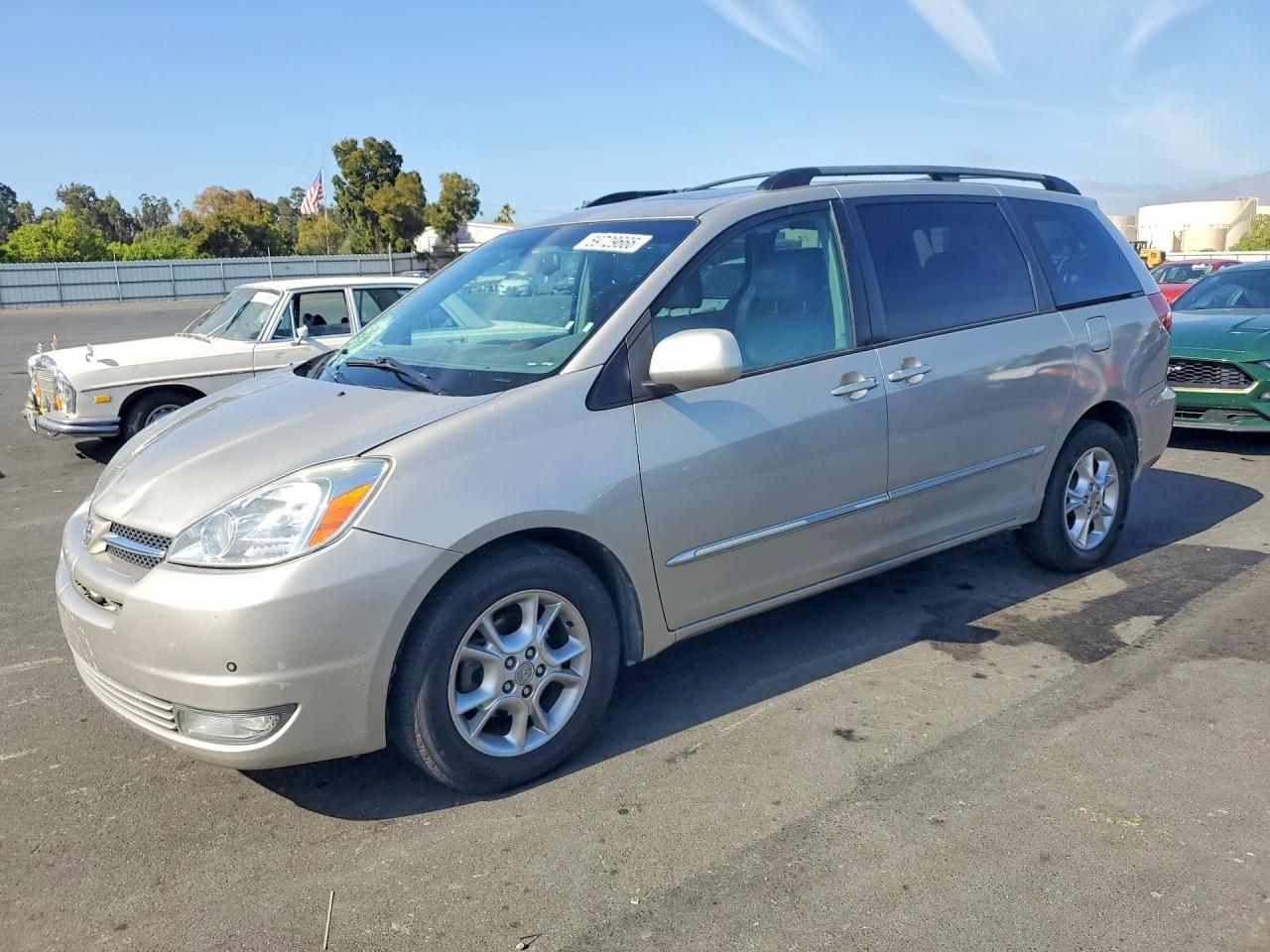 2004 Toyota Sienna XLE Limited, VIN 5TDBA22CX4S018310 — Vandalism