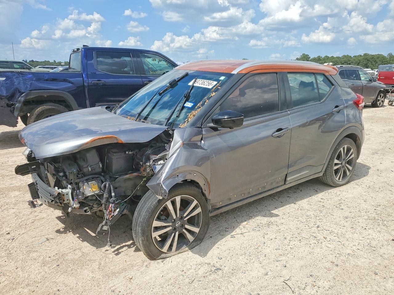 2020 Nissan Kicks SR, VIN 3N1CP5DV1LL518222 — Front end