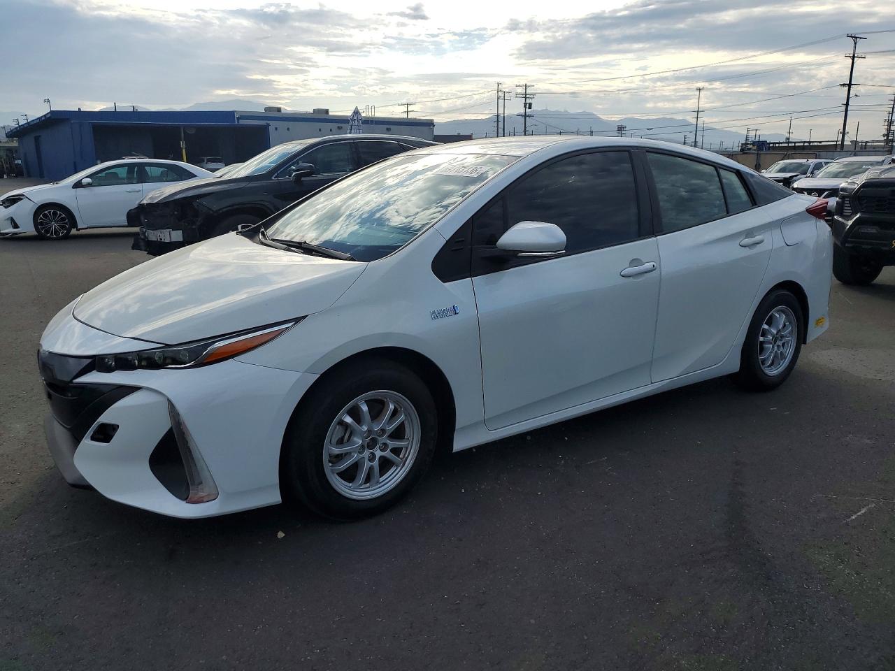 2022 Toyota Prius XLE, VIN JTDKAMFP6N3212148 — Partial repair