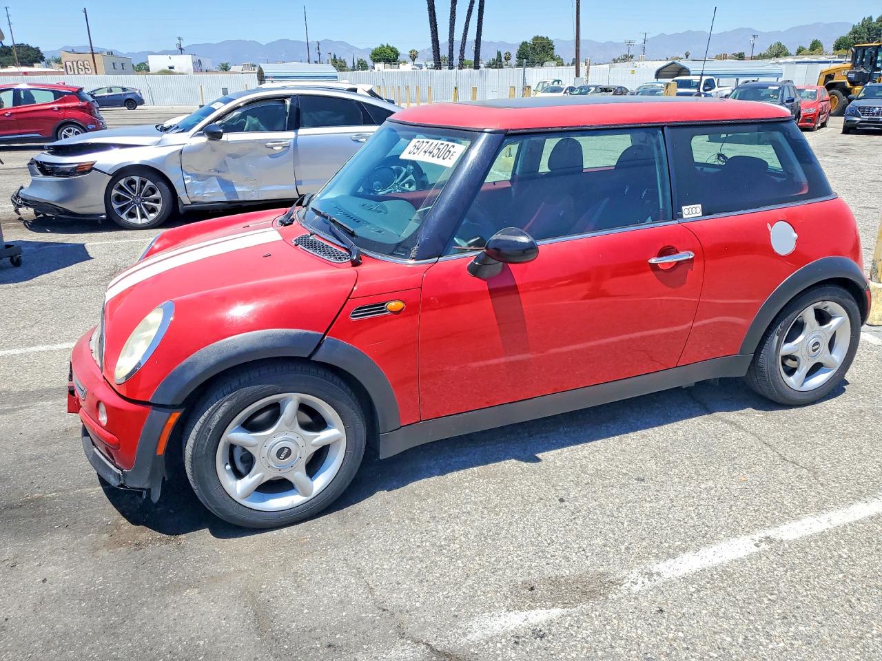 2002 MINI Hardtop, VIN WMWRC33442TE12342 — Перед