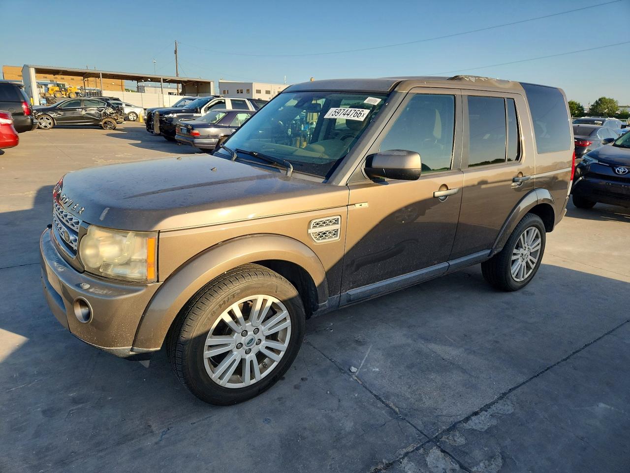 2011 Land Rover LR4 HSE, VIN SALAG2D47BA559897 — Normal wear