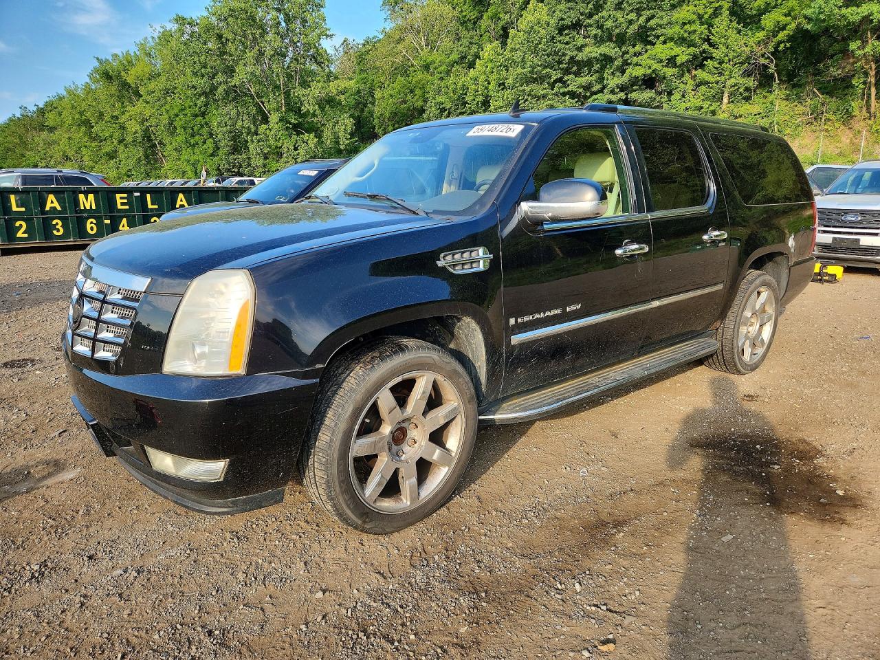2007 Cadillac Escalade ESV, VIN 1GYFK66867R425064 — Minor dents and scratches