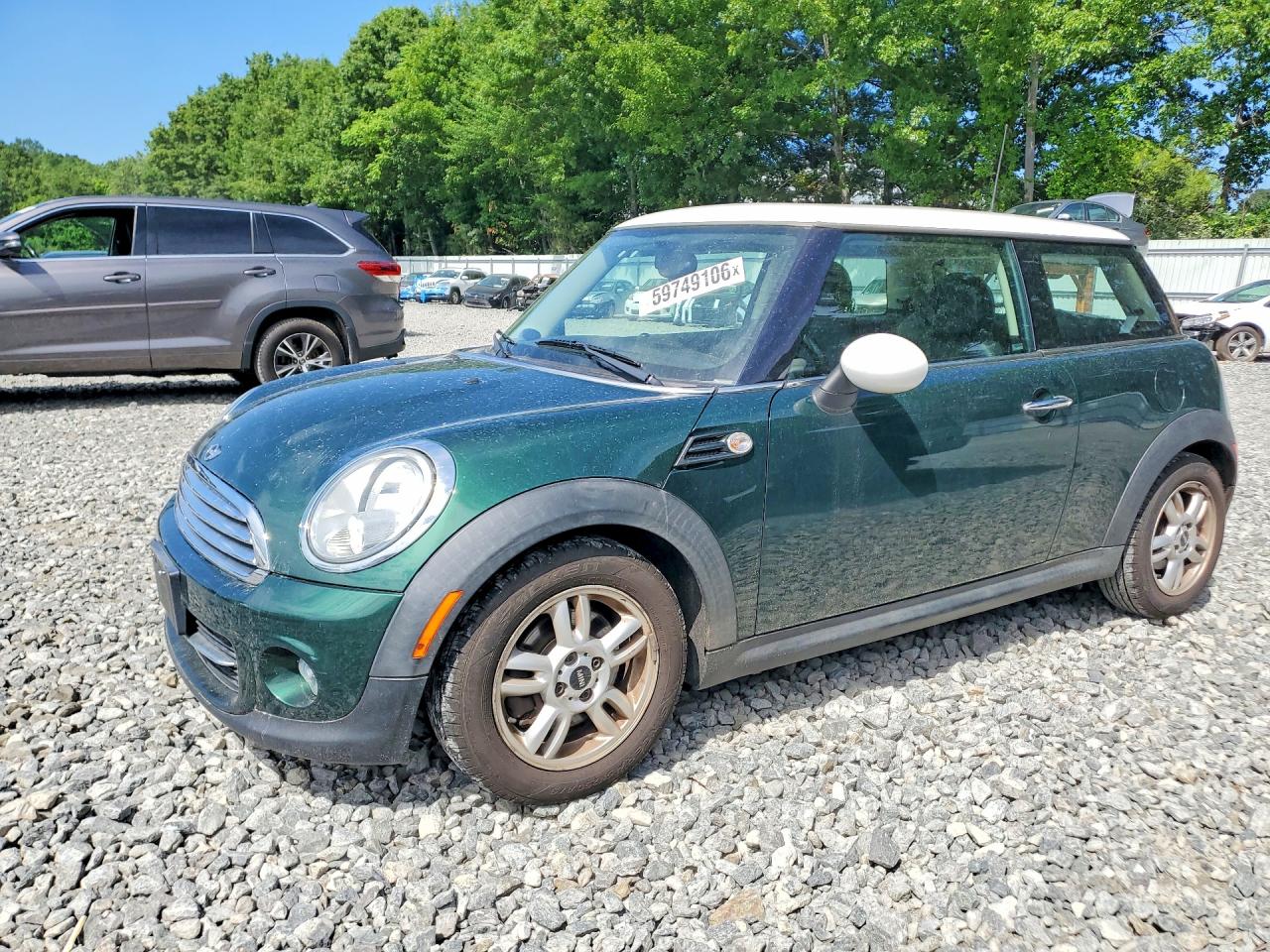 2011 MINI Hardtop, VIN WMWSU3C53BT098400 — Minor dents and scratches