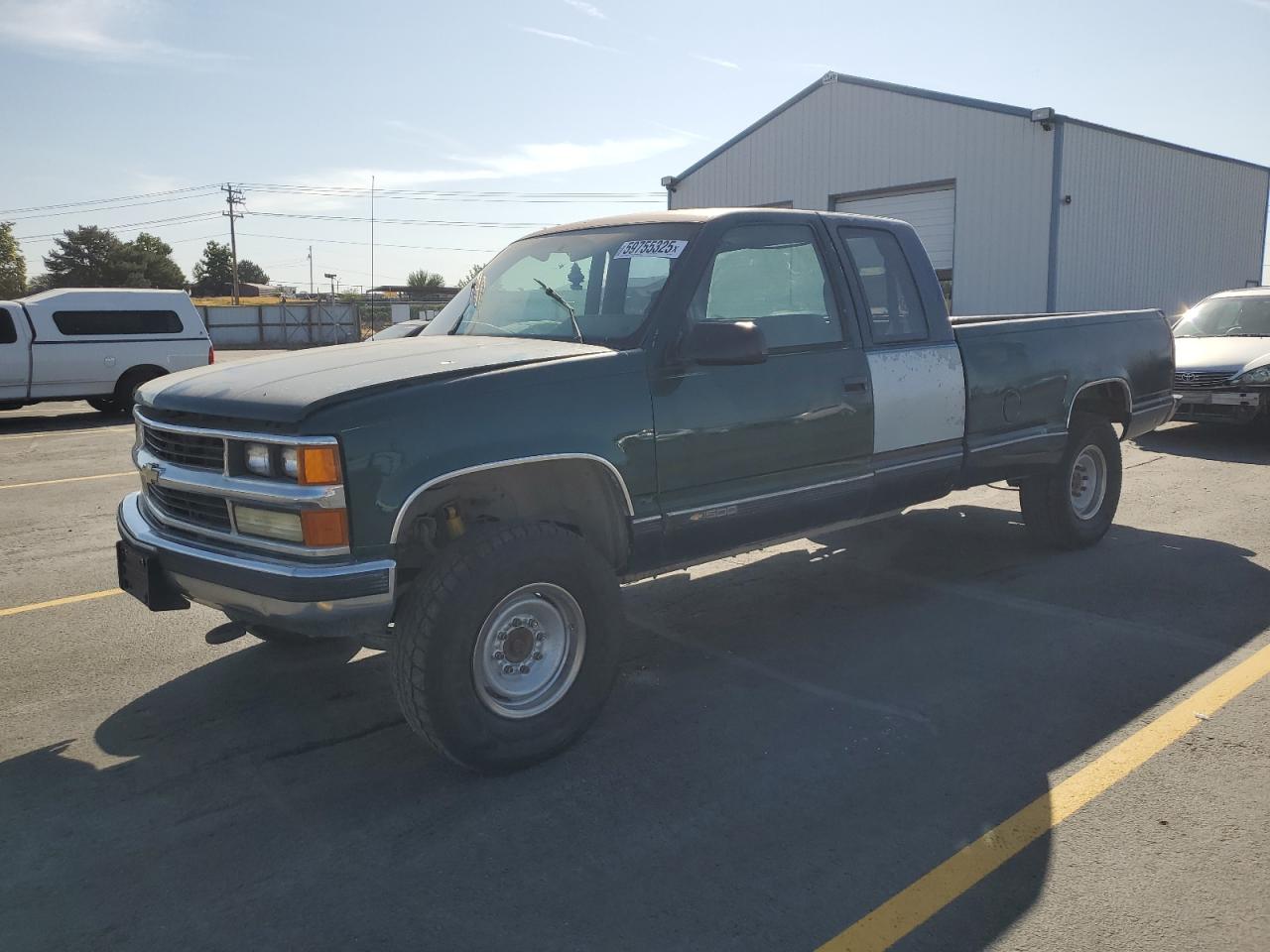1989 Chevrolet K2500, VIN 2GCGK29K2K1161546 — Rear end