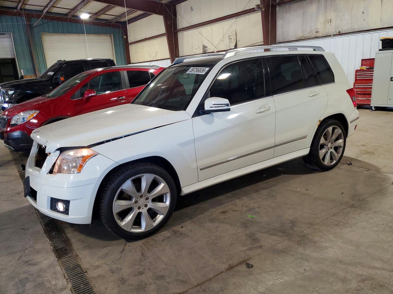 2011 Mercedes-Benz GLK 350, VIN WDCGG8HB1BF578293 — Front end