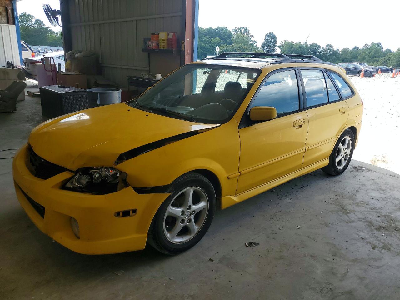 2002 Mazda Protege, VIN JM1BJ245521590524 — Front end