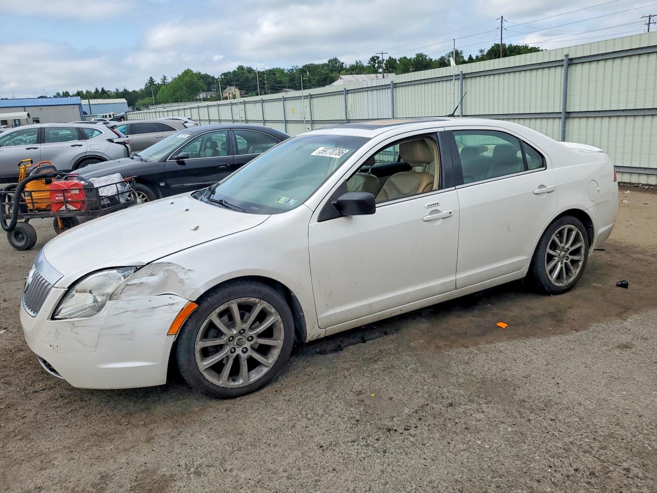 2010 Mercury Milan Premier, VIN 3MEHM0JA6AR630328 — Front end