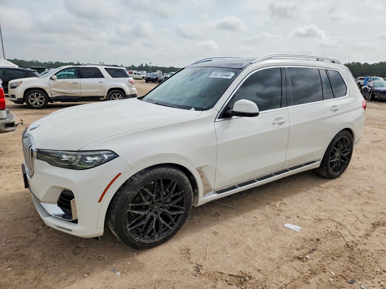 2020 BMW X7 xDrive40i, VIN 5UXCW2C03L9B89361 — Обычный износ