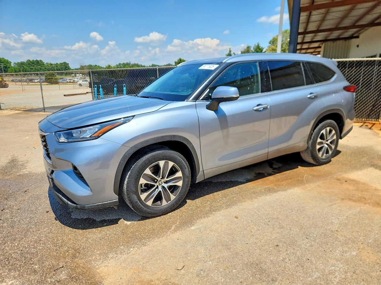 2020 Toyota Highlander XLE, VIN 5TDGZRAH4LS013624 — Minor dents and scratches