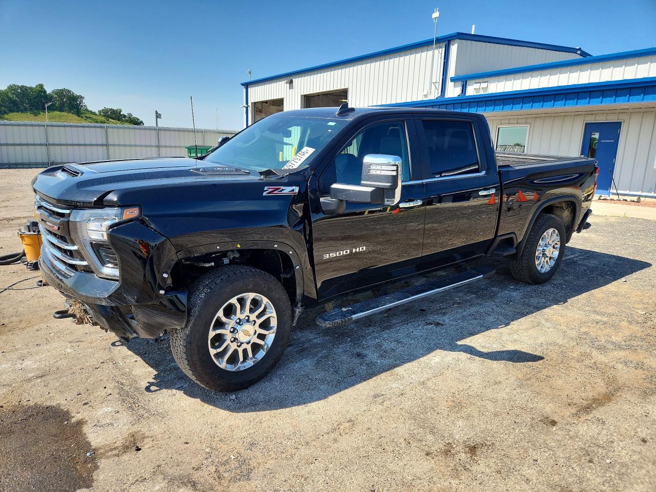 2025 Chevrolet Silverado 3500HD LT, VIN 2GC4KTEY7S1156393 — Front end