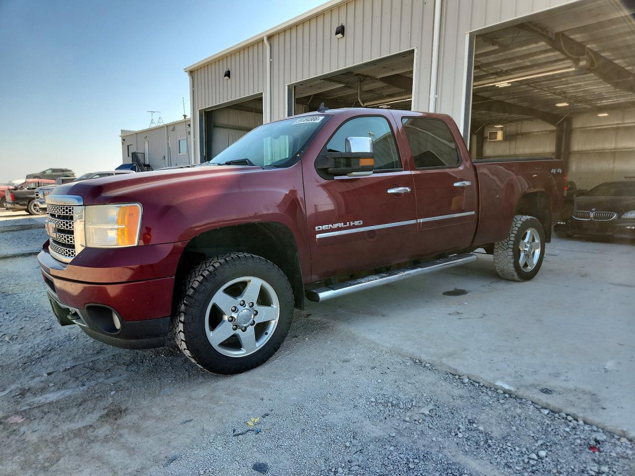 2014 GMC Sierra 2500HD Denali, VIN 1GT125E88EF185722 — Rear end
