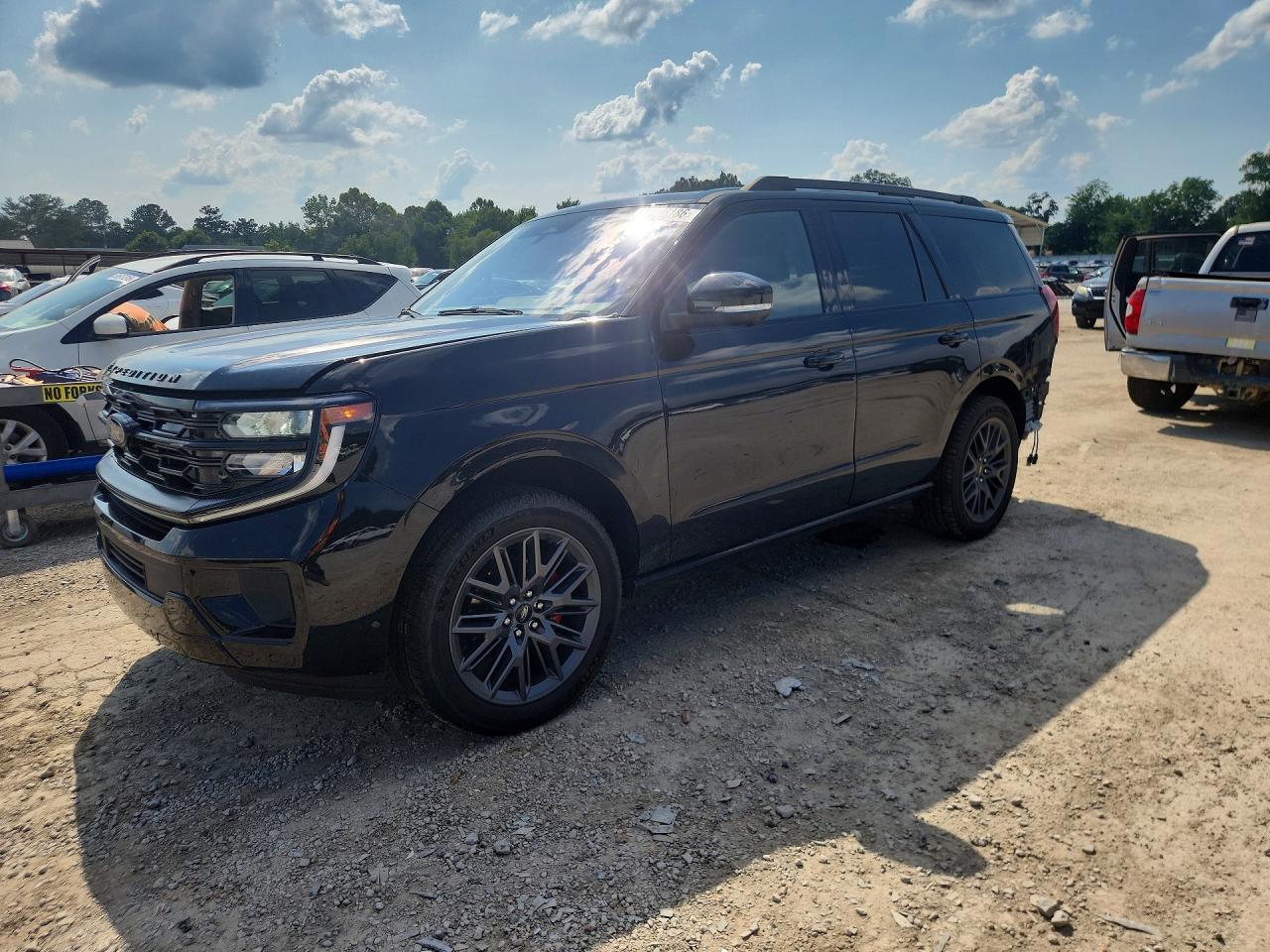 2025 Ford Expedition Platinum, VIN 1FMJU1MG4SEA61536 — Rear end
