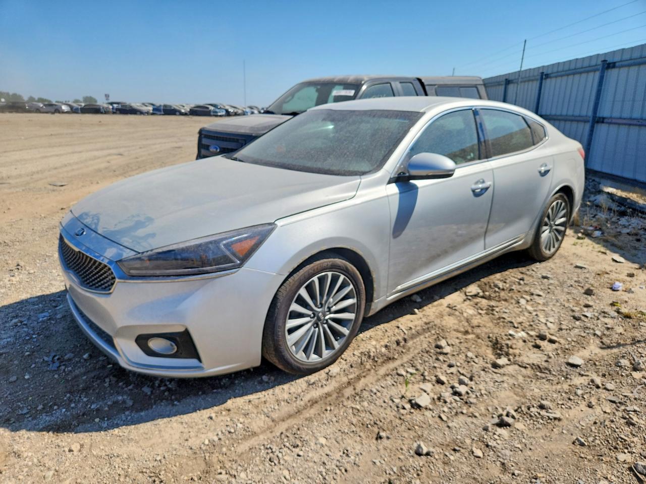 2017 Kia Cadenza Premium, VIN KNALB4J14H5086995 — Minor dents and scratches