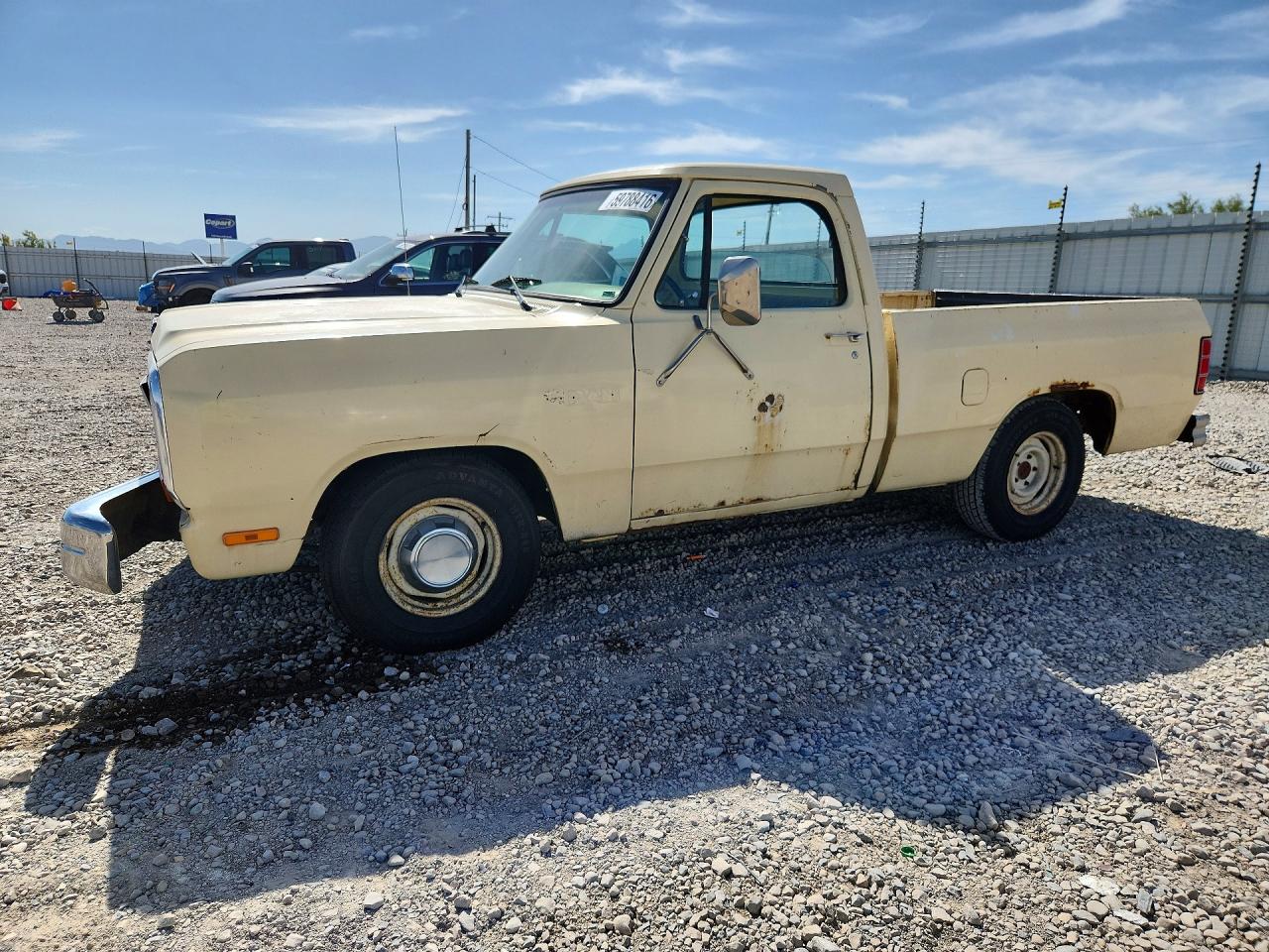 1987 Dodge D Series, VIN 1B7FD14T1HS457392 — Front end